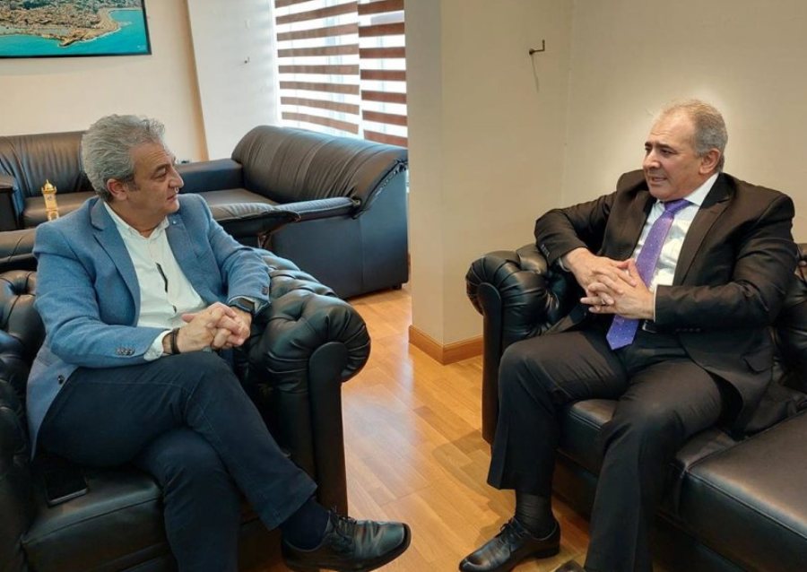 السفير الفلسطيني يزور بلدية صيدا وحجازي يؤكد على متانة العلاقات مع ابناء المخيمات