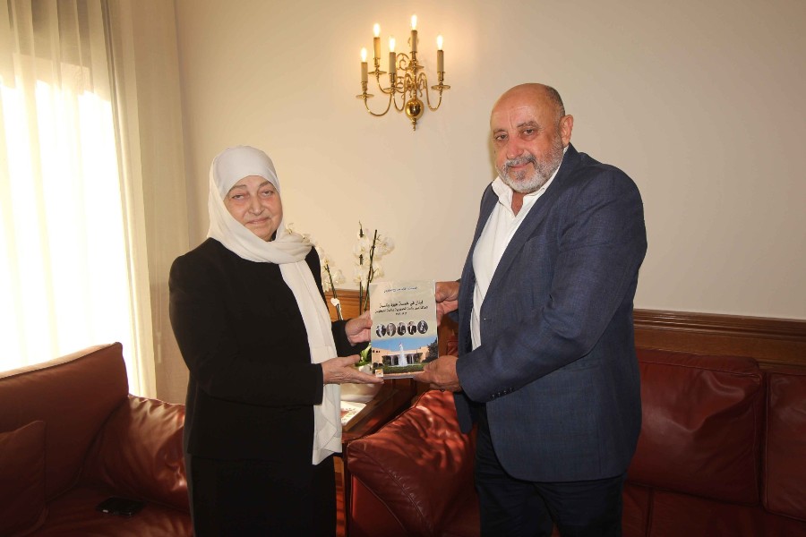 الحريري تتسلم من خالد الكردي كتابه  "لبنان في خمسة عهود رئاسية 1943 – 1976