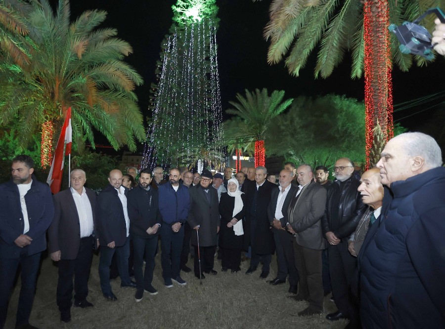 إضاءة "مستديرة جامع الحريري" بزينة الأعياد/ بهية الحريري: صيدا تؤكد أنها نموذج للعيش الواحد واللقاء بين كل اللبنانيين