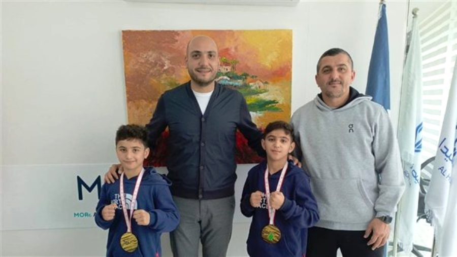 الصيدلي عمر مرجان يهنّئ البطلين آدم وأمير السن لإحرازهما بطولة آسيا للفنون القتالية المختلطة