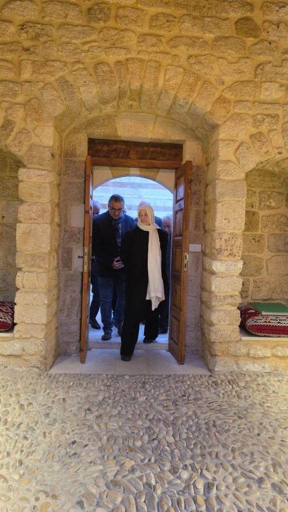 الحريري تتفقد  المعرض الدائم لتاريخ صيدا و"المقاصد" في "مركز عائشة ام المؤمنين الثقافي" في المدينة القديمة