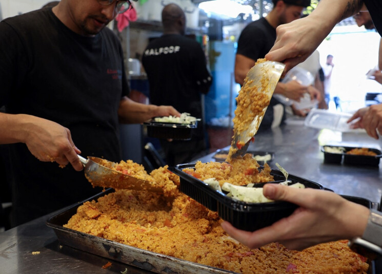 تسممٌ غذائيّ في مدارس ومراكز الإيواء... "الفريق الوزاريّ" يتحرّك!