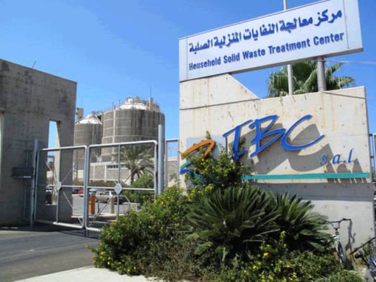 داخل حرم معمل النفايات في صيدا نحو 300 ألف طن من النفايات المتراكمة وغير المعالجة،