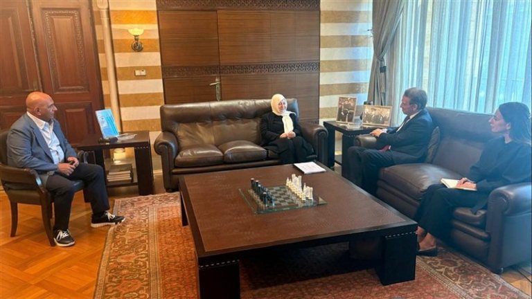 الحريري تلتقي في بيت الوسط السفير الفرنسي باتريك دوريل