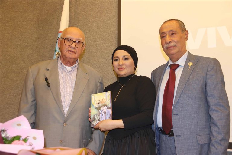 رنا ترّو درزي وقعت روايتها "أنثى من ضوء الرماد" برعاية المهندس محمد السعودي