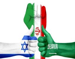 “فورين أفيرز”: إسرائيل تدفع بالسعودية إلى أحضان إيران!