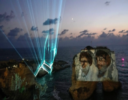 «حزب الله» يتحدى الدولة ويضيء صخرة الروشة بصورتَي نصر الله وصفي الدين