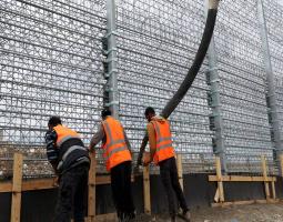 تل أبيب تضغط على بيروت بـ«الجدار» وتعتدي على «اليونيفيل»