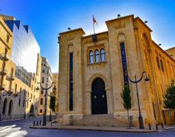 ترامب لمنع نتنياهو من الحرب... والبنتاغون يعلن بيع مركبات ومعدات للجيش