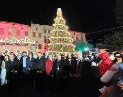 بلدية صيدا وأساقفة المدينة إفتتحوا "قرية صيدا الميلادية" بحضور حاشد من الفاعليات والمواطنين