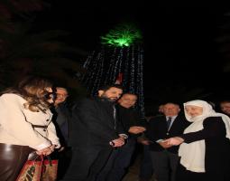 إضاءة "مستديرة جامع الحريري" بزينة الأعياد/ بهية الحريري: صيدا تؤكد أنها نموذج للعيش الواحد واللقاء بين كل اللبنانيين