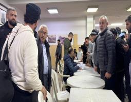 سعد وشباب "التنظيم" في خدمة الناس "ايمانا منهم بان من نقوم بخدمتهم هم اهلنا وناسنا"