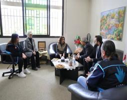 الوزيرة السيّد تتفقد اوضاع النازحين في احد مراكز الايواء بمدينة صيدا وتلتقي حجازي واعضاء من المجلس البلدي