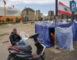 دخول اتصالات وقف النار «في إجازة مفتوحة» يُقلق اللبنانيين..لماذا يعطي بري أولوية لإيواء النازحين وتوفير احتياجاتهم؟