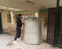 "مياه لبنان الجنوبي"  تسلّم وتركّب خزانات مياه لمراكز الايواء في عبرا والغازيه