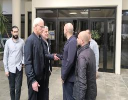 الصيدلي عمر مرجان يقدم مساعدات طبية إلى مستشفى صيدا الحكومي