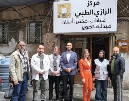 الصيدلي عمر مرجان يتفقد  "مركز الرازي الصحي" في صيدا  ويقدم ادوية ومساعدات طبية