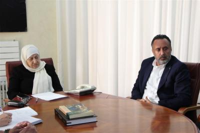 الحريري تلتقي وفد
