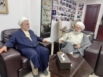 وفد من