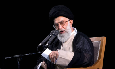 خامنئي «المرشد الخارج» من عباءة الخميني