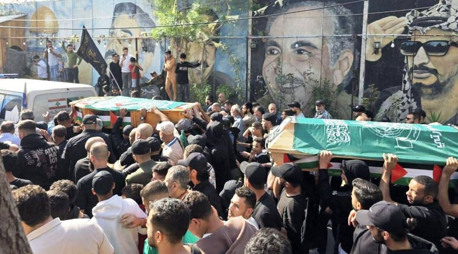 تشييع مهيب لشهداء الغارة الاسرائيلية على مخيم عين الحلوة