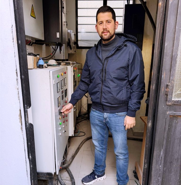 إبراهيم مزهر ينهي أزمة انقطاع المياه عن الشرحبيل بقسطا بربط المضخات بخط الخدمات الكهربائي