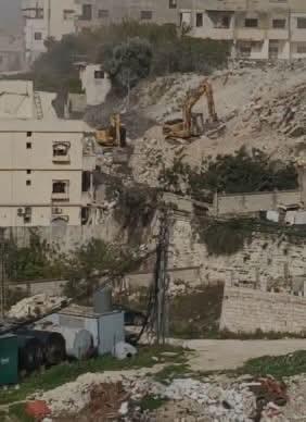 طائرات مسيّرة تنفذ اربع غارات على جرافتين في بلدة قناريت - قضاء صيدا