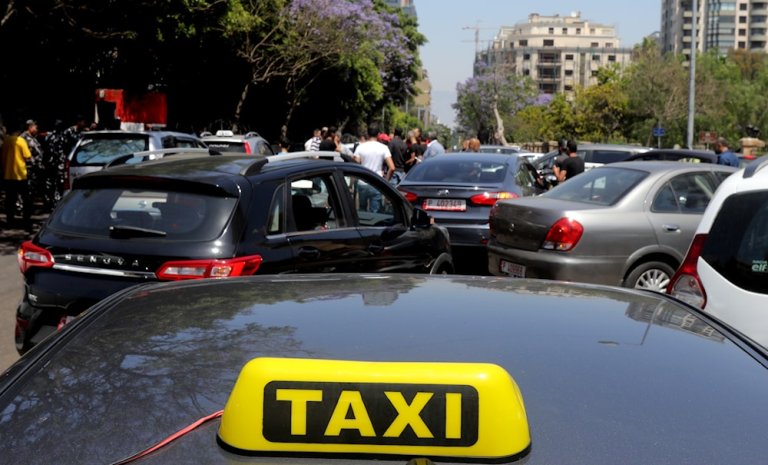 300 ألف ليرة تعرفة السرفيس بعد الزيادة على البنزين: فوضى تسعير ومعاناة الركاب في لبنان