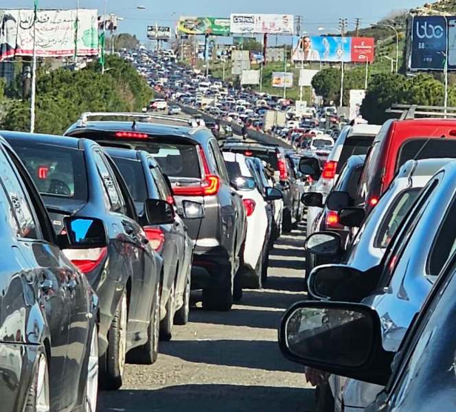 بالفيديو والصور : نزوح جماعي من الجنوب الى صيدا وبيروت وطوابير السيارات في كل مكان