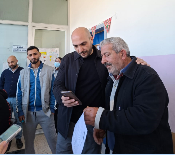 مرجان تفقد العيادة النقالة لمتابعة صحة النازحين في مدرستي الإصلاح والقناية ..ويعاين اضرار الغارة