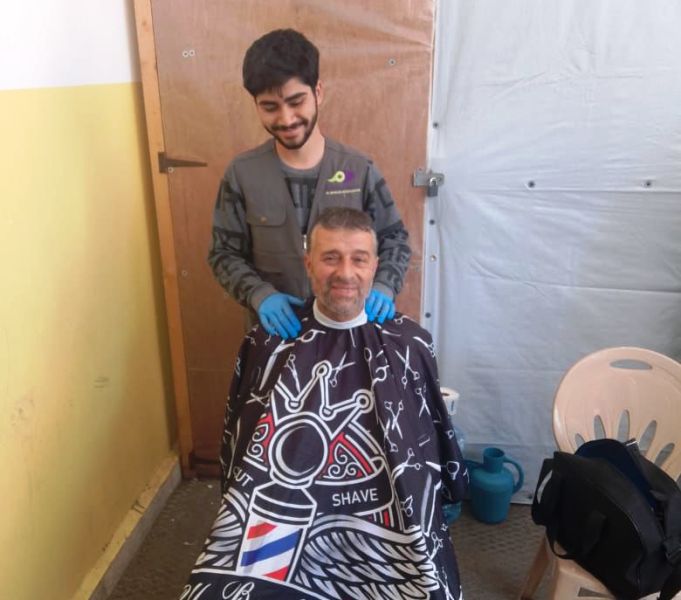 طلاب "جمعية المواساة" يصنعون فرحة العيد للنازحين في صيدا