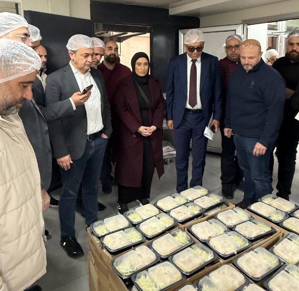 وفد من "لجنة مساعدات الحكومة العراقية" يزور بلدية صيدا ويطلع على أعمال إغاثة النازحين وآليات الإيواء