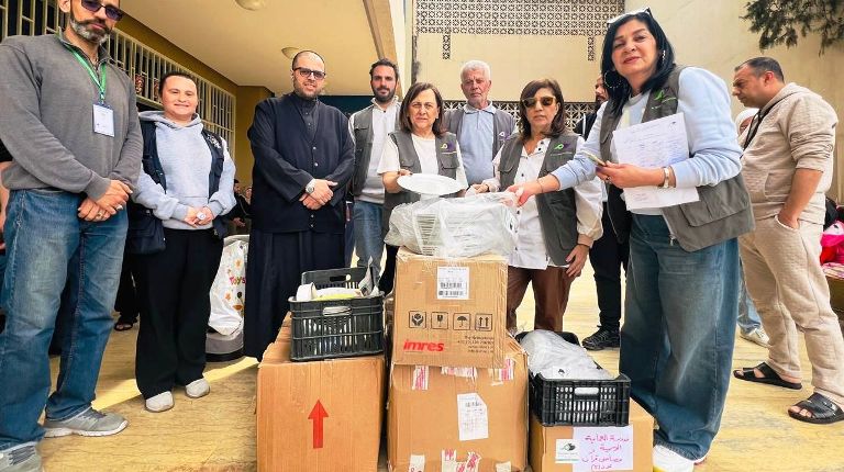 "من كل بيت صحن وملعقة"..مبادرة "جمعية المواساة" لتوفير مقومات الحياة اليومية للنازحين في صيدا
