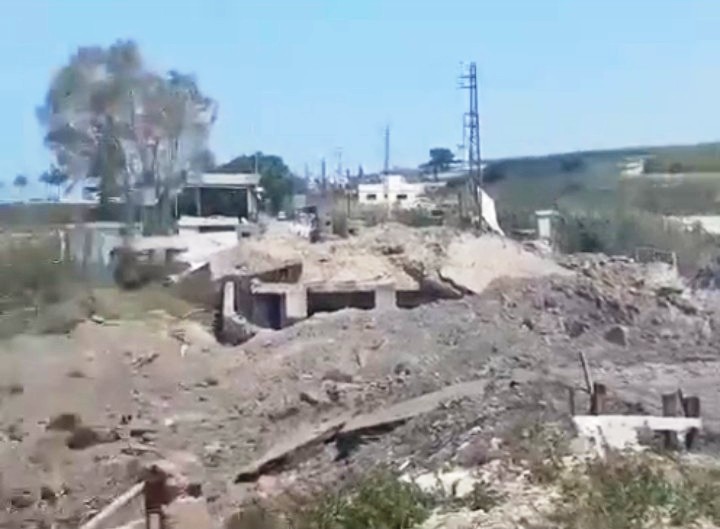 تدمير جسر القاسمية  بالكامل ..وهو الممر المتبقي الذي يربط منطقة صور بمدينة صيدا،