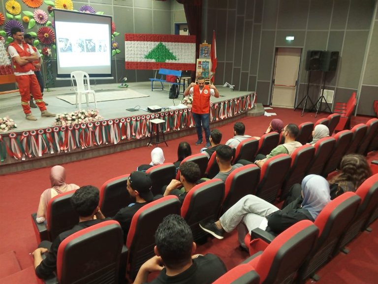 دورة تدريبية في الإسعافات الأولية للمتطوعين في مراكز إيواء النازحين في صيدا